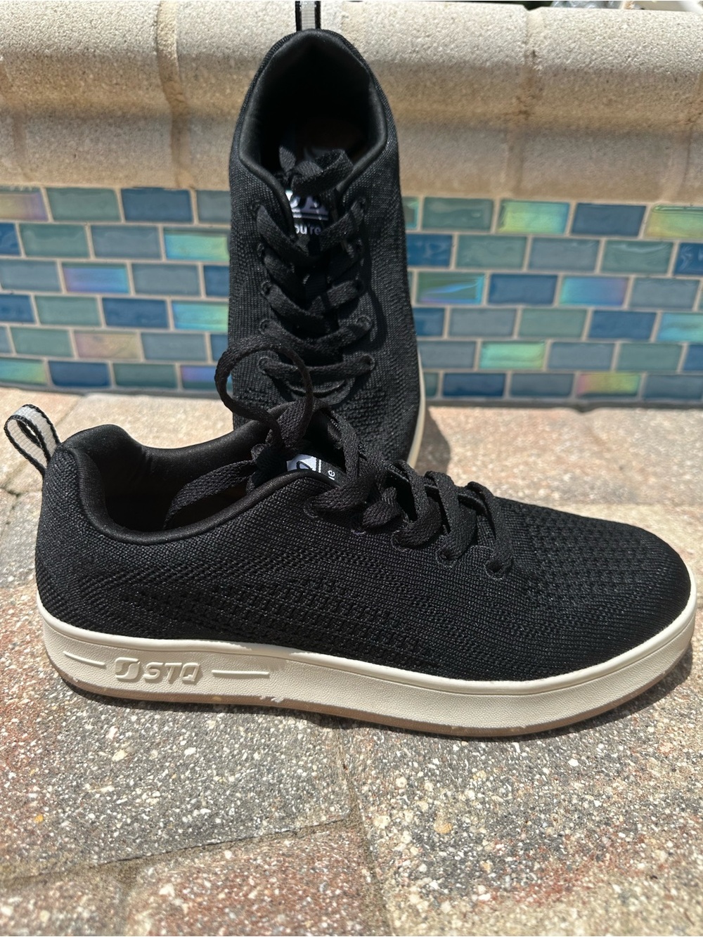 STQ Women’s Lace-Up Tennis Shoes (Size 8)